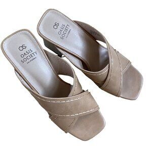 NWOT Oasis Society tan heels Jade style comfortable heeled . Size 7.5